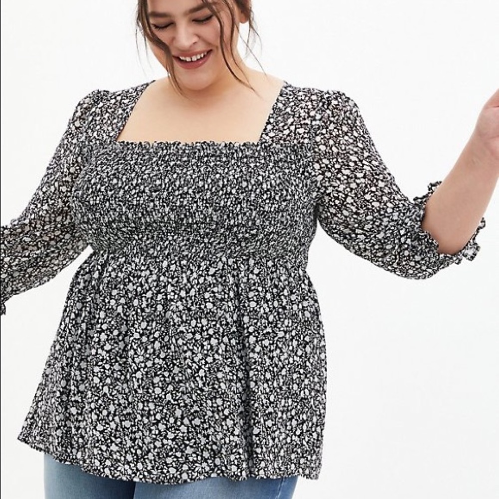 Torrid Black & White Floral Smocked Chiffon Babydoll Blouse Size 2